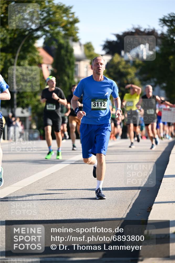01.09.2024 - BARMER Alsterlauf Dr. Thomas Lammeyer http://msf.ph/oto/6893800 01.09.2024 09:28:38 Laufen 3112 meine-sportfotos.de