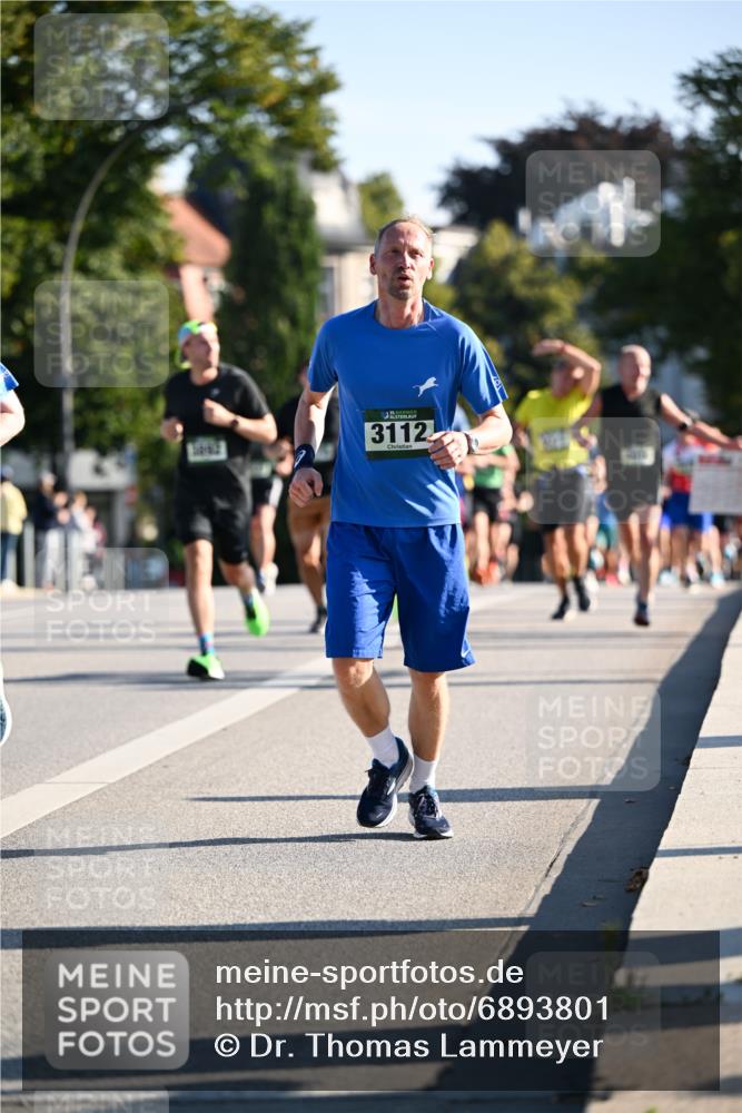 01.09.2024 - BARMER Alsterlauf Dr. Thomas Lammeyer http://msf.ph/oto/6893801 01.09.2024 09:28:38 Laufen 3112 meine-sportfotos.de