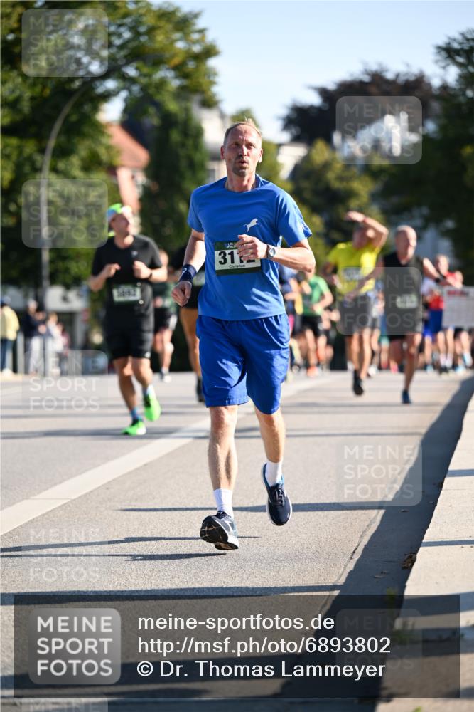 01.09.2024 - BARMER Alsterlauf Dr. Thomas Lammeyer http://msf.ph/oto/6893802 01.09.2024 09:28:38 Laufen 31 meine-sportfotos.de