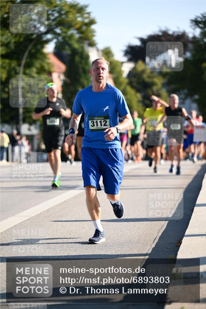 01.09.2024 - BARMER Alsterlauf Dr. Thomas Lammeyer http://msf.ph/oto/6893803 01.09.2024 09:28:38 Laufen 3112 meine-sportfotos.de