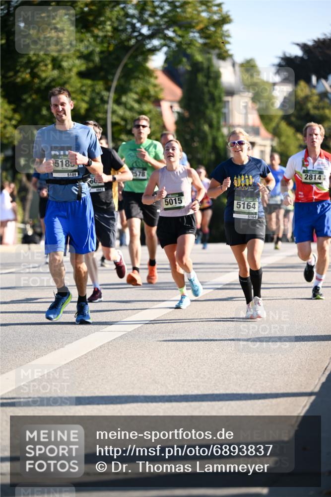 01.09.2024 - BARMER Alsterlauf Dr. Thomas Lammeyer http://msf.ph/oto/6893837 01.09.2024 09:28:44 Laufen 35185, 5189, 66, 4662, 578, 5015, 5164, 5164, 2814 meine-sportfotos.de