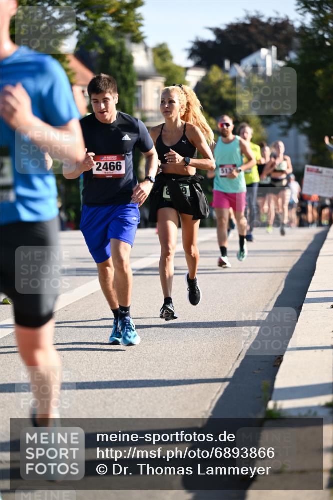 01.09.2024 - BARMER Alsterlauf Dr. Thomas Lammeyer http://msf.ph/oto/6893866 01.09.2024 09:28:50 Laufen 2466 meine-sportfotos.de