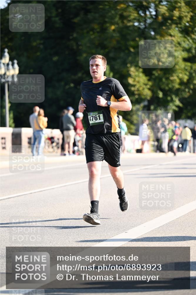 01.09.2024 - BARMER Alsterlauf Dr. Thomas Lammeyer http://msf.ph/oto/6893923 01.09.2024 09:29:01 Laufen 4761 meine-sportfotos.de