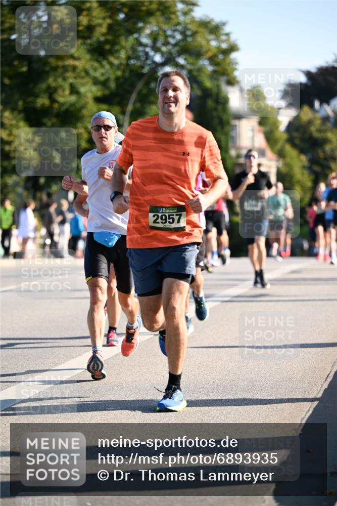 01.09.2024 - BARMER Alsterlauf Dr. Thomas Lammeyer http://msf.ph/oto/6893935 01.09.2024 09:29:04 Laufen 2957 meine-sportfotos.de