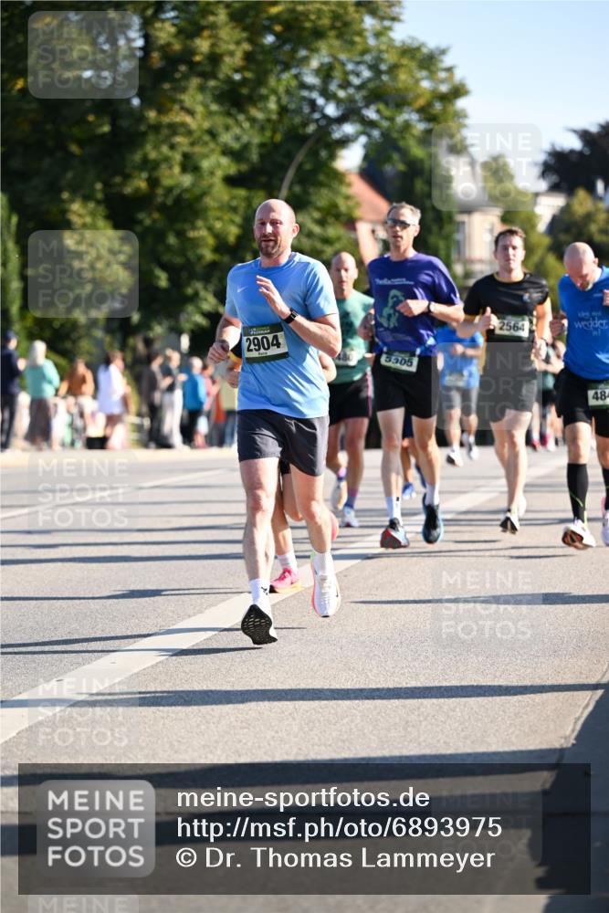 01.09.2024 - BARMER Alsterlauf Dr. Thomas Lammeyer http://msf.ph/oto/6893975 01.09.2024 09:29:10 Laufen 2904, 5305, 2564, 484 meine-sportfotos.de
