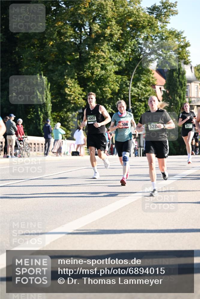 01.09.2024 - BARMER Alsterlauf Dr. Thomas Lammeyer http://msf.ph/oto/6894015 01.09.2024 09:29:17 Laufen 4002, 306, 328, 3525 meine-sportfotos.de