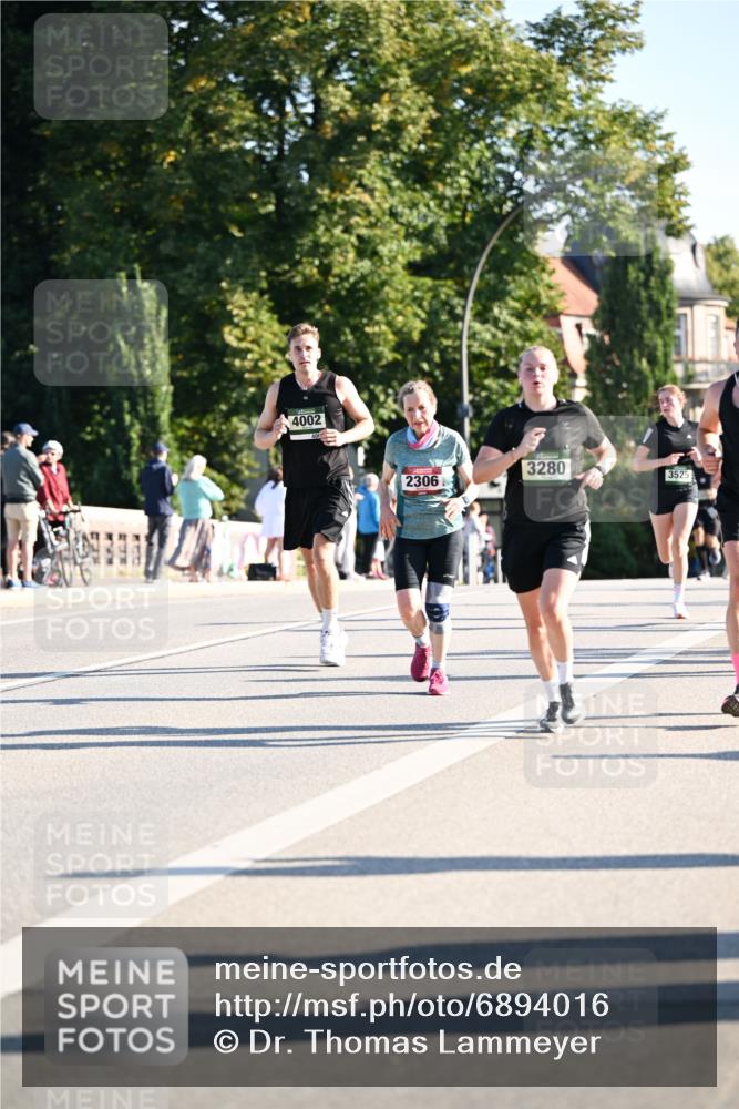 01.09.2024 - BARMER Alsterlauf Dr. Thomas Lammeyer http://msf.ph/oto/6894016 01.09.2024 09:29:17 Laufen 4002, 2306, 3280, 3525 meine-sportfotos.de