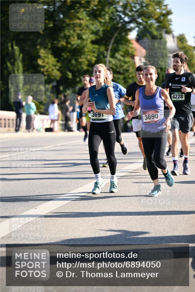 01.09.2024 - BARMER Alsterlauf Dr. Thomas Lammeyer http://msf.ph/oto/6894050 01.09.2024 09:29:22 Laufen 3691, 3690, 4228 meine-sportfotos.de