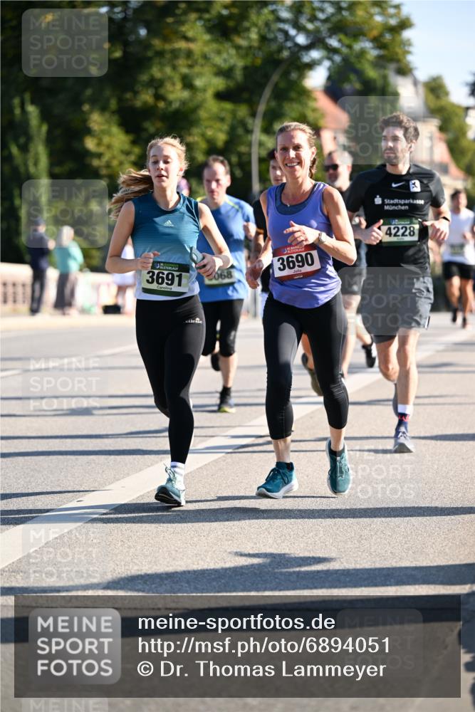 01.09.2024 - BARMER Alsterlauf Dr. Thomas Lammeyer http://msf.ph/oto/6894051 01.09.2024 09:29:23 Laufen 3691, 068, 3690, 4228 meine-sportfotos.de
