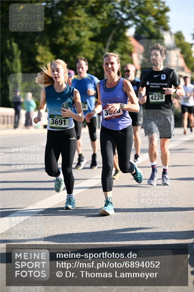 01.09.2024 - BARMER Alsterlauf Dr. Thomas Lammeyer http://msf.ph/oto/6894052 01.09.2024 09:29:23 Laufen 3691, 3620, 4228 meine-sportfotos.de