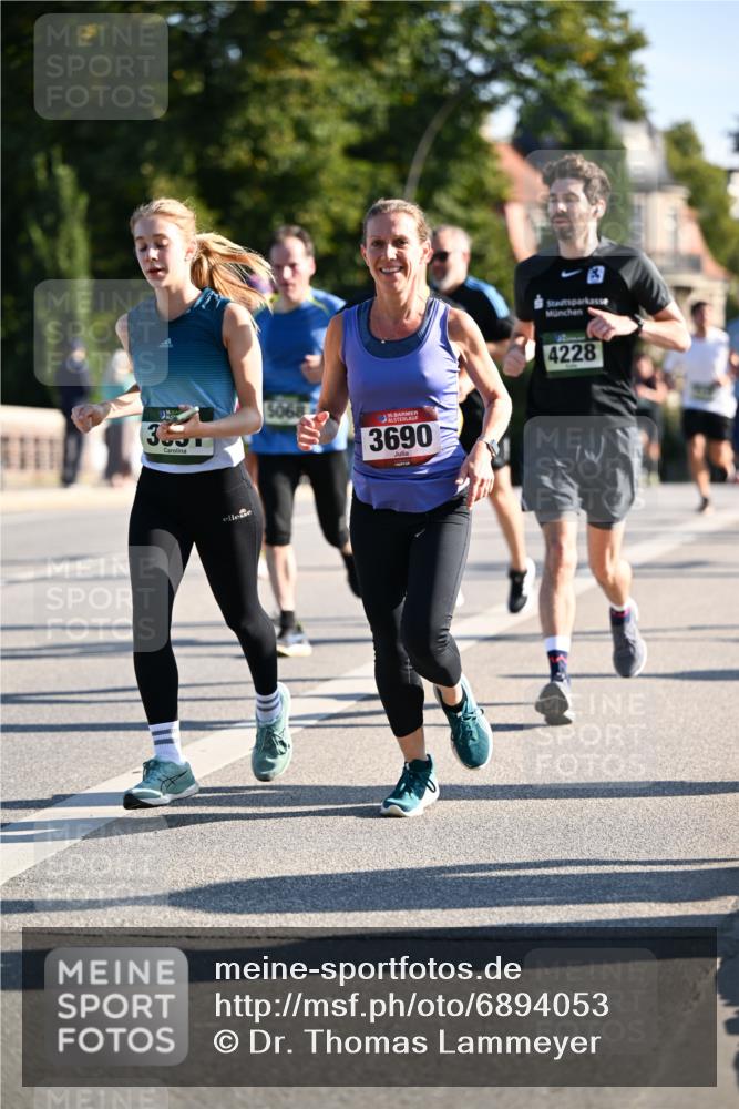 01.09.2024 - BARMER Alsterlauf Dr. Thomas Lammeyer http://msf.ph/oto/6894053 01.09.2024 09:29:23 Laufen 3651, 135, 3690, 4228 meine-sportfotos.de
