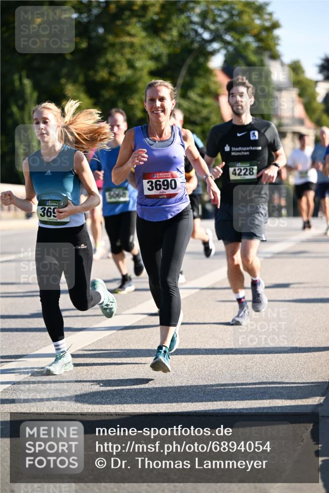 01.09.2024 - BARMER Alsterlauf Dr. Thomas Lammeyer http://msf.ph/oto/6894054 01.09.2024 09:29:23 Laufen 369, 5068, 135, 3690, 4228 meine-sportfotos.de