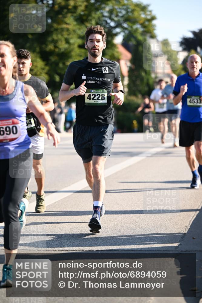 01.09.2024 - BARMER Alsterlauf Dr. Thomas Lammeyer http://msf.ph/oto/6894059 01.09.2024 09:29:24 Laufen 690, 135, 4228, 4533 meine-sportfotos.de