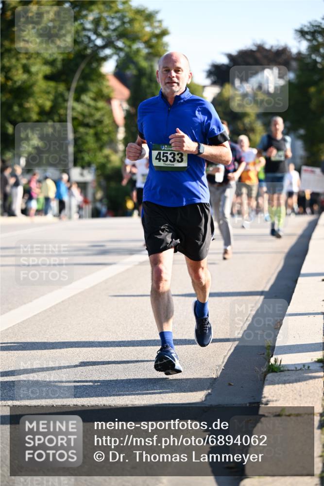 01.09.2024 - BARMER Alsterlauf Dr. Thomas Lammeyer http://msf.ph/oto/6894062 01.09.2024 09:29:25 Laufen 4533 meine-sportfotos.de