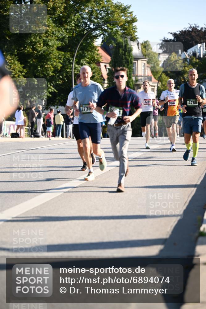 01.09.2024 - BARMER Alsterlauf Dr. Thomas Lammeyer http://msf.ph/oto/6894074 01.09.2024 09:29:27 Laufen 3735, 2364, 101, 3647, 4780 meine-sportfotos.de