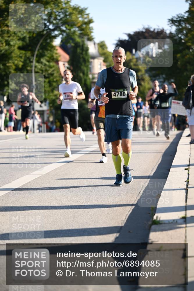 01.09.2024 - BARMER Alsterlauf Dr. Thomas Lammeyer http://msf.ph/oto/6894085 01.09.2024 09:29:28 Laufen 230, 36, 4780 meine-sportfotos.de