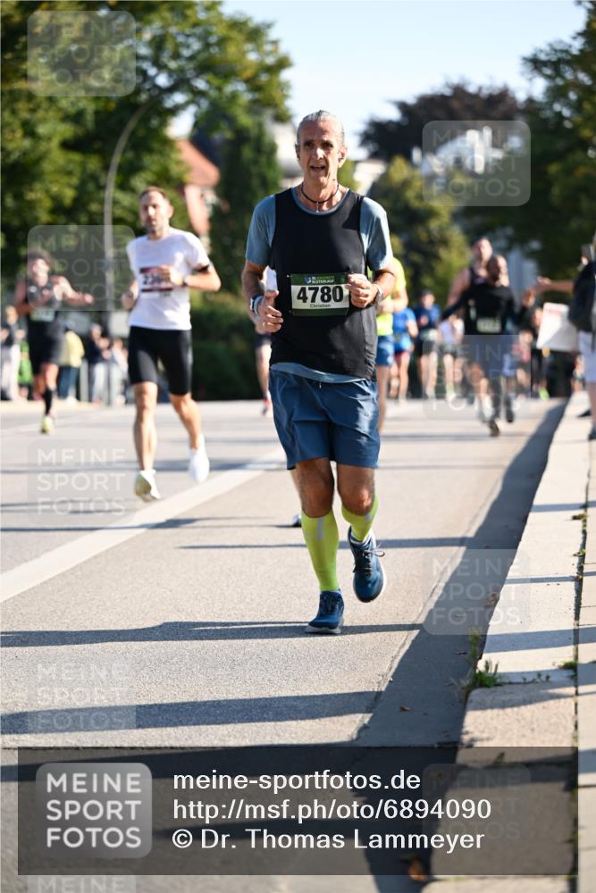 01.09.2024 - BARMER Alsterlauf Dr. Thomas Lammeyer http://msf.ph/oto/6894090 01.09.2024 09:29:29 Laufen 4780 meine-sportfotos.de