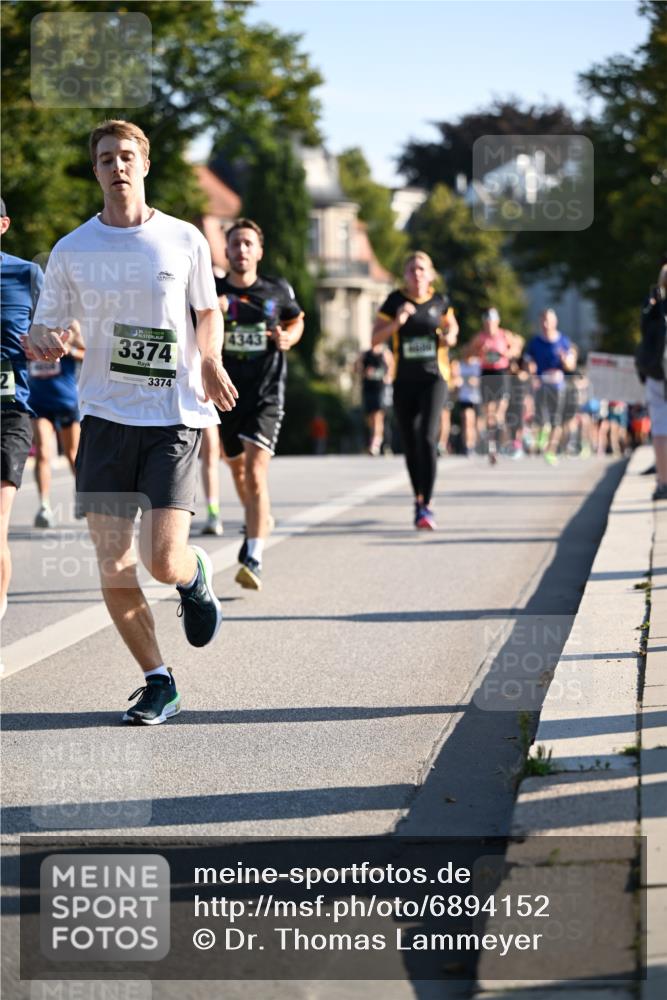 01.09.2024 - BARMER Alsterlauf Dr. Thomas Lammeyer http://msf.ph/oto/6894152 01.09.2024 09:29:39 Laufen 2, 3374, 3374, 4343 meine-sportfotos.de