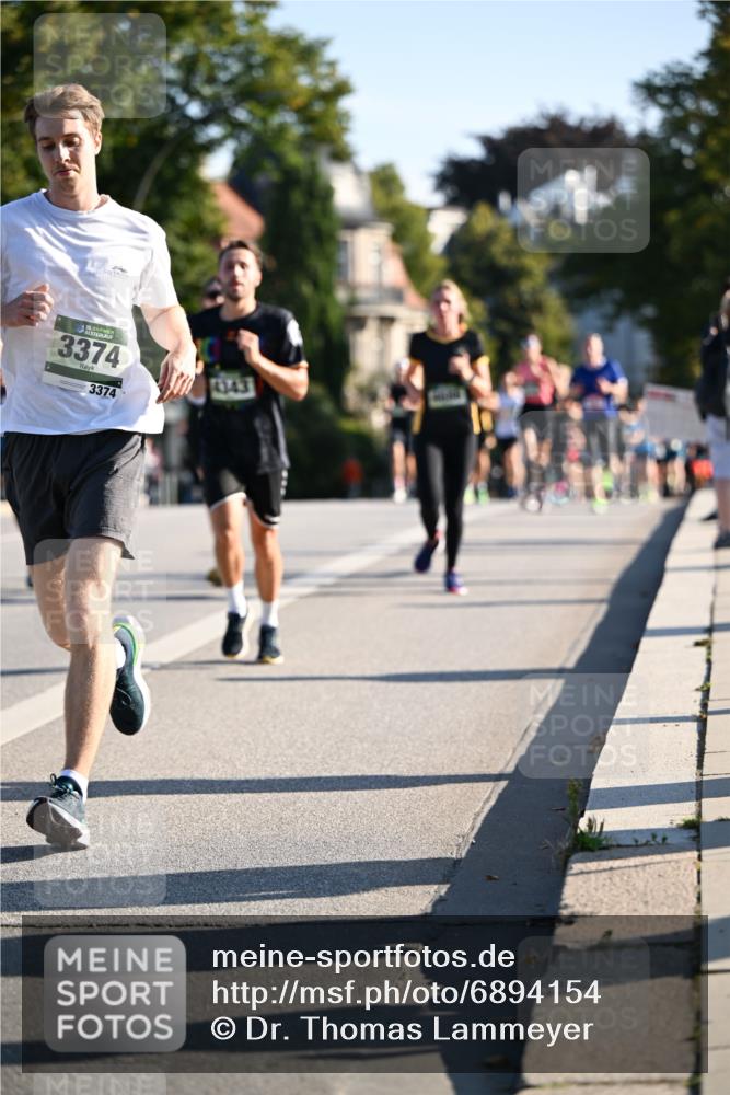 01.09.2024 - BARMER Alsterlauf Dr. Thomas Lammeyer http://msf.ph/oto/6894154 01.09.2024 09:29:39 Laufen 35, 3374, 3374, 4343 meine-sportfotos.de