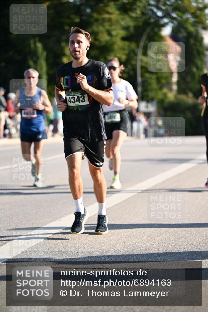 01.09.2024 - BARMER Alsterlauf Dr. Thomas Lammeyer http://msf.ph/oto/6894163 01.09.2024 09:29:41 Laufen 4343 meine-sportfotos.de