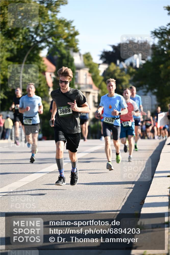 01.09.2024 - BARMER Alsterlauf Dr. Thomas Lammeyer http://msf.ph/oto/6894203 01.09.2024 09:29:49 Laufen 2070, 3989, 5289 meine-sportfotos.de