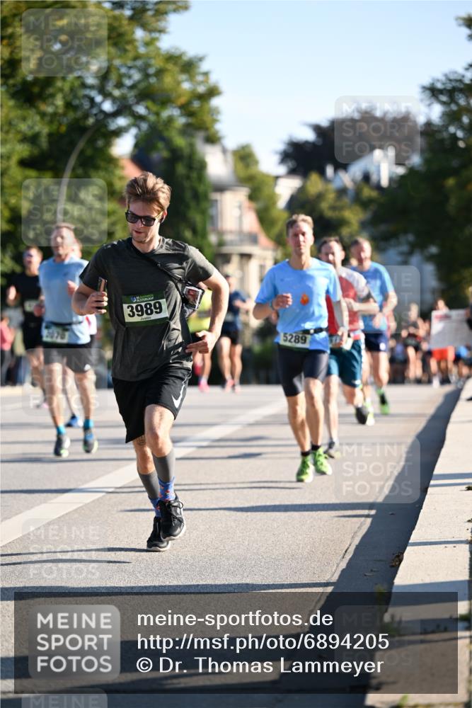 01.09.2024 - BARMER Alsterlauf Dr. Thomas Lammeyer http://msf.ph/oto/6894205 01.09.2024 09:29:50 Laufen 3989, 5289 meine-sportfotos.de