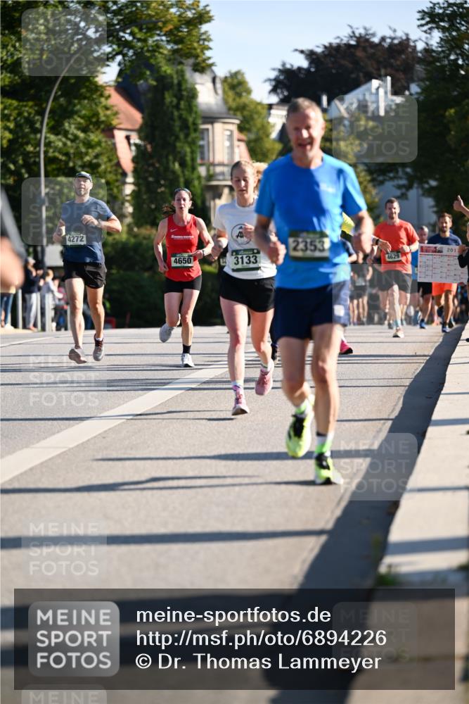 01.09.2024 - BARMER Alsterlauf Dr. Thomas Lammeyer http://msf.ph/oto/6894226 01.09.2024 09:29:53 Laufen 4272, 4650, 3133, 2353, 2017, 4629 meine-sportfotos.de