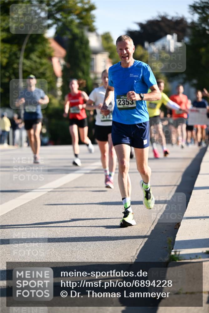 01.09.2024 - BARMER Alsterlauf Dr. Thomas Lammeyer http://msf.ph/oto/6894228 01.09.2024 09:29:53 Laufen 2353 meine-sportfotos.de