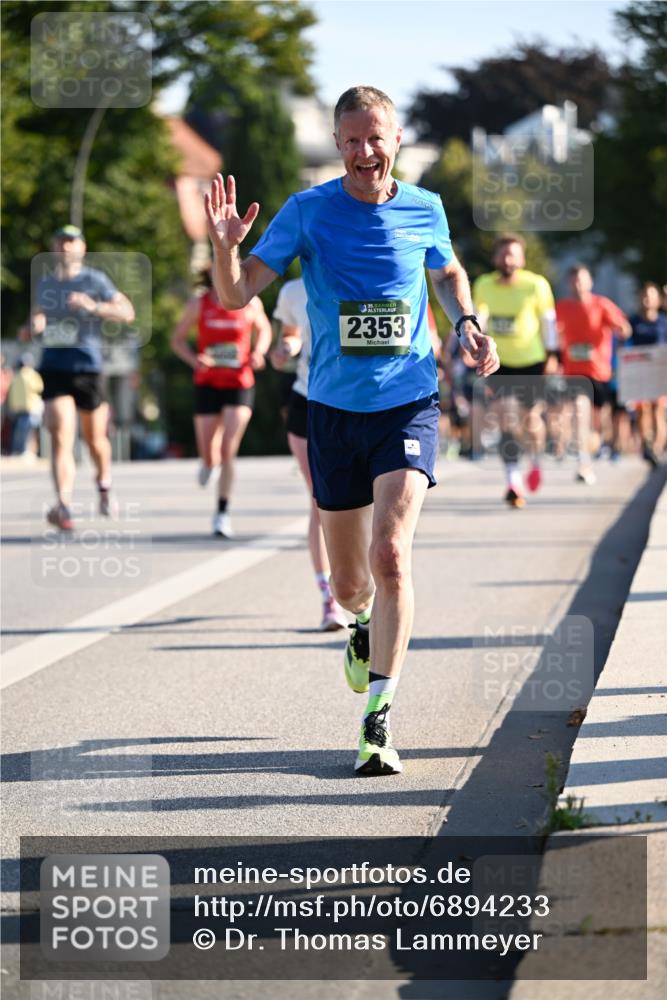 01.09.2024 - BARMER Alsterlauf Dr. Thomas Lammeyer http://msf.ph/oto/6894233 01.09.2024 09:29:54 Laufen 2353 meine-sportfotos.de