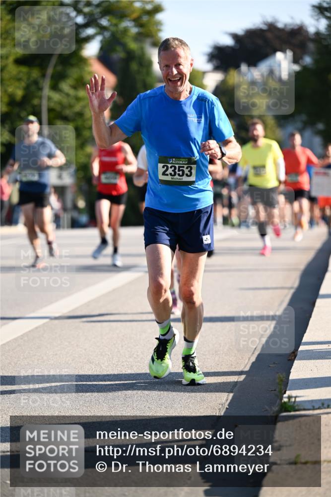 01.09.2024 - BARMER Alsterlauf Dr. Thomas Lammeyer http://msf.ph/oto/6894234 01.09.2024 09:29:54 Laufen 2353 meine-sportfotos.de