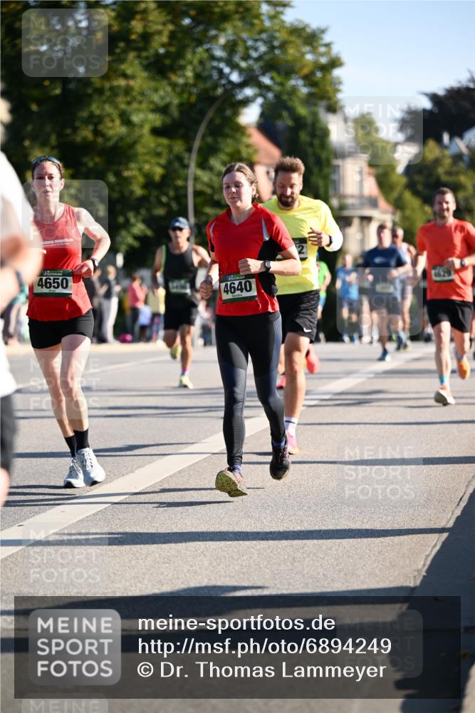 01.09.2024 - BARMER Alsterlauf Dr. Thomas Lammeyer http://msf.ph/oto/6894249 01.09.2024 09:29:56 Laufen 4650, 4640 meine-sportfotos.de