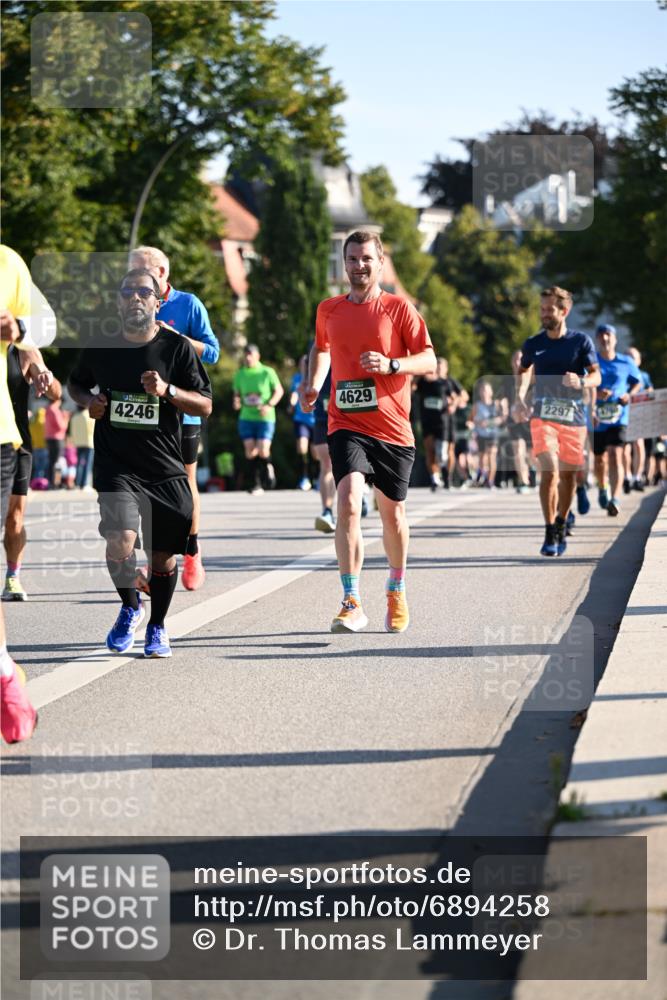 01.09.2024 - BARMER Alsterlauf Dr. Thomas Lammeyer http://msf.ph/oto/6894258 01.09.2024 09:29:58 Laufen 4629, 4246, 2297 meine-sportfotos.de