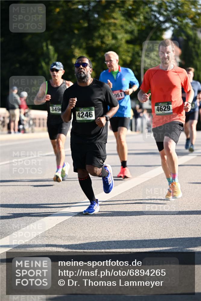 01.09.2024 - BARMER Alsterlauf Dr. Thomas Lammeyer http://msf.ph/oto/6894265 01.09.2024 09:29:59 Laufen 3496, 4246, 051, 4629 meine-sportfotos.de