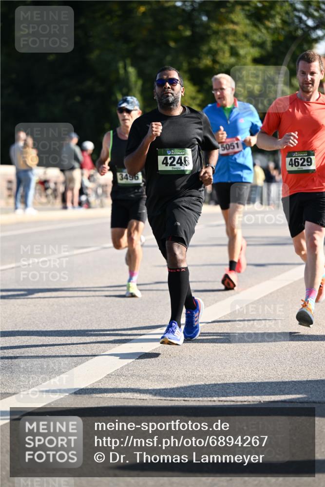 01.09.2024 - BARMER Alsterlauf Dr. Thomas Lammeyer http://msf.ph/oto/6894267 01.09.2024 09:29:59 Laufen 3496, 35, 4246, 5051, 4629 meine-sportfotos.de