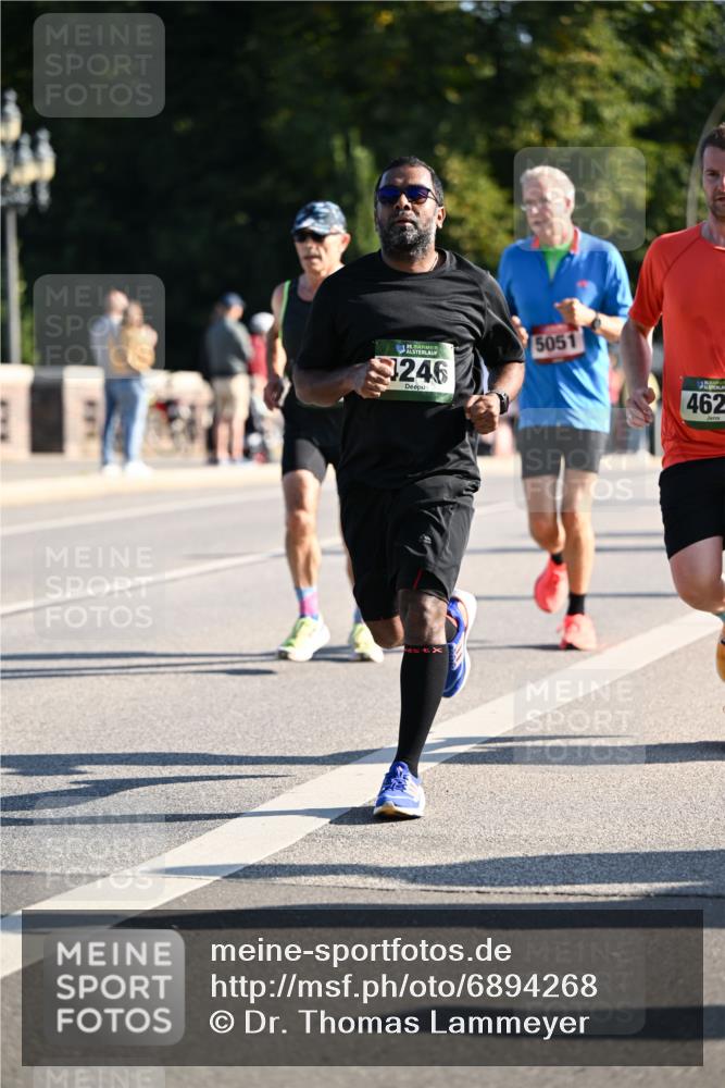 01.09.2024 - BARMER Alsterlauf Dr. Thomas Lammeyer http://msf.ph/oto/6894268 01.09.2024 09:29:59 Laufen 35, 246, 5051, 462 meine-sportfotos.de