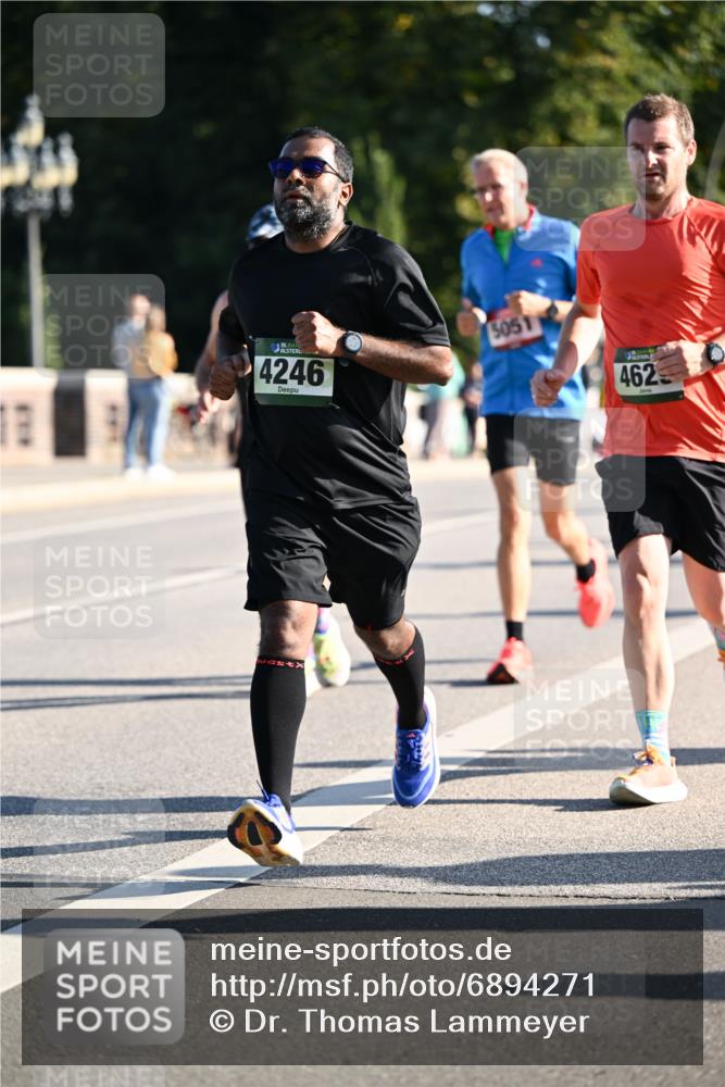 01.09.2024 - BARMER Alsterlauf Dr. Thomas Lammeyer http://msf.ph/oto/6894271 01.09.2024 09:29:59 Laufen 135, 4246, 5051, 462 meine-sportfotos.de