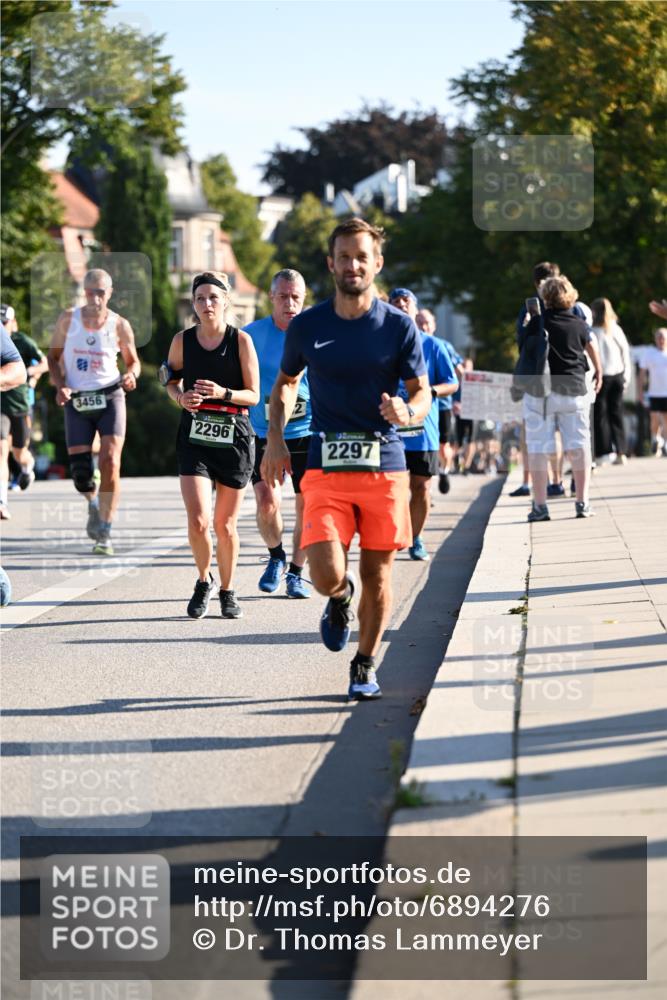 01.09.2024 - BARMER Alsterlauf Dr. Thomas Lammeyer http://msf.ph/oto/6894276 01.09.2024 09:30:01 Laufen 3456, 2296, 2297 meine-sportfotos.de