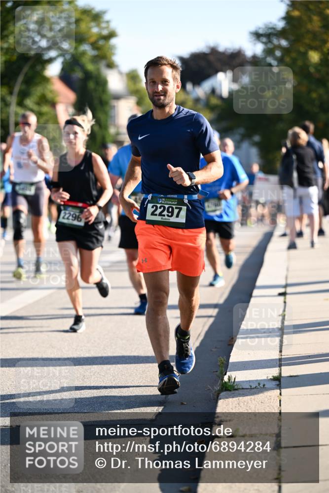 01.09.2024 - BARMER Alsterlauf Dr. Thomas Lammeyer http://msf.ph/oto/6894284 01.09.2024 09:30:02 Laufen 2296, 2297 meine-sportfotos.de