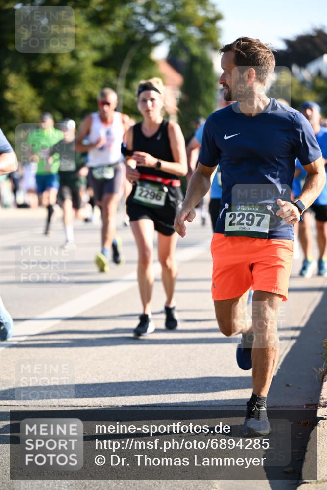 01.09.2024 - BARMER Alsterlauf Dr. Thomas Lammeyer http://msf.ph/oto/6894285 01.09.2024 09:30:02 Laufen 2296, 2297 meine-sportfotos.de