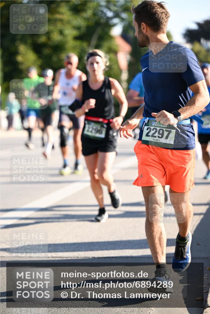 01.09.2024 - BARMER Alsterlauf Dr. Thomas Lammeyer http://msf.ph/oto/6894289 01.09.2024 09:30:02 Laufen 2296, 35, 2297 meine-sportfotos.de