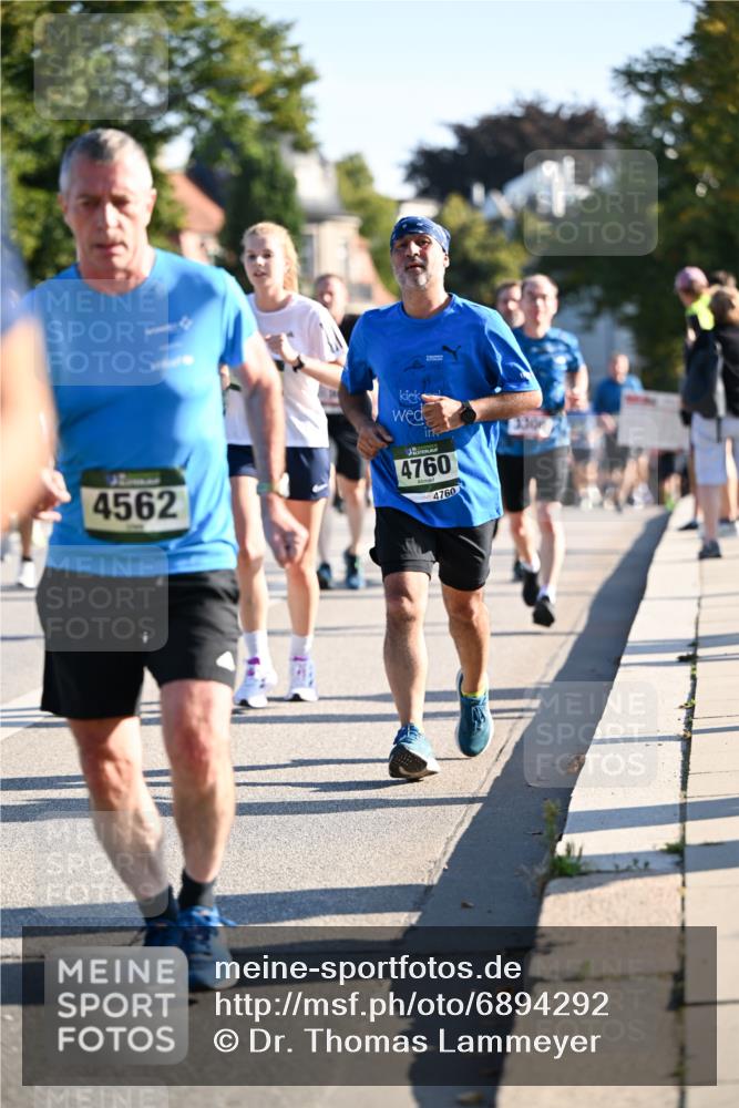 01.09.2024 - BARMER Alsterlauf Dr. Thomas Lammeyer http://msf.ph/oto/6894292 01.09.2024 09:30:04 Laufen 4562, 330, 4760, 4760 meine-sportfotos.de