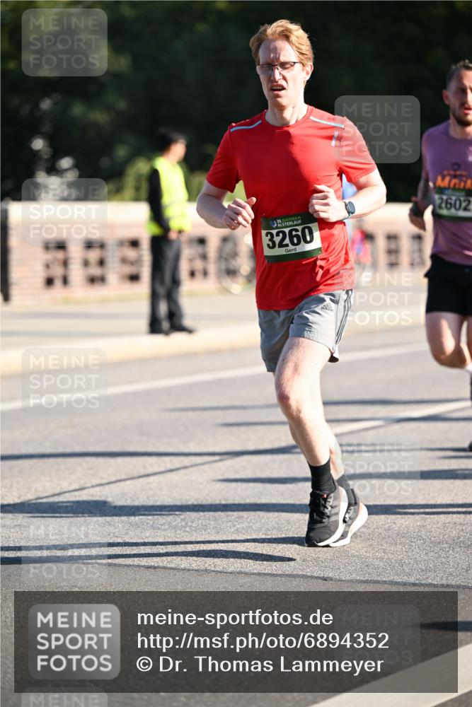 01.09.2024 - BARMER Alsterlauf Dr. Thomas Lammeyer http://msf.ph/oto/6894352 01.09.2024 09:30:12 Laufen 28, 829, 135, 3260, 2602 meine-sportfotos.de