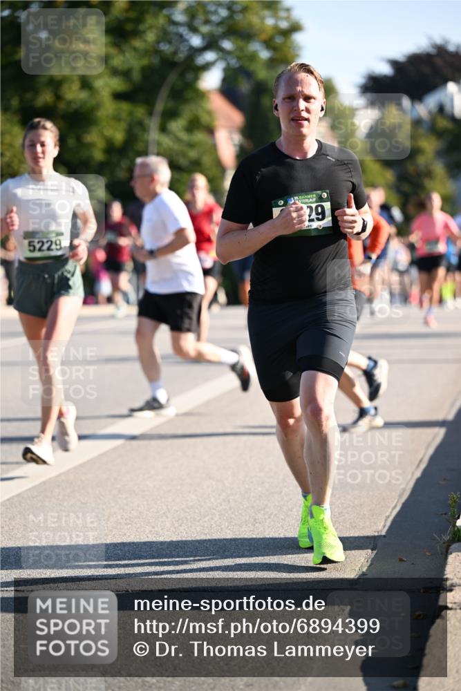 01.09.2024 - BARMER Alsterlauf Dr. Thomas Lammeyer http://msf.ph/oto/6894399 01.09.2024 09:30:20 Laufen 5229, 35, 29 meine-sportfotos.de