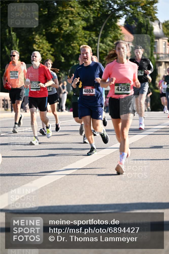 01.09.2024 - BARMER Alsterlauf Dr. Thomas Lammeyer http://msf.ph/oto/6894427 01.09.2024 09:30:25 Laufen 4824, 4824, 3253, 3253, 4883, 4258, 776 meine-sportfotos.de