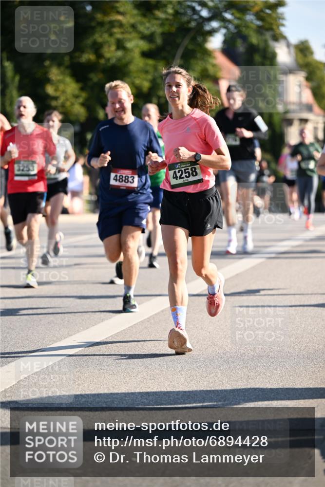01.09.2024 - BARMER Alsterlauf Dr. Thomas Lammeyer http://msf.ph/oto/6894428 01.09.2024 09:30:25 Laufen 4883, 4258 meine-sportfotos.de