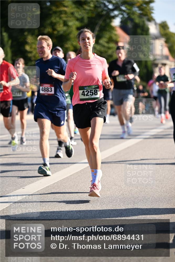 01.09.2024 - BARMER Alsterlauf Dr. Thomas Lammeyer http://msf.ph/oto/6894431 01.09.2024 09:30:25 Laufen 4883, 4258 meine-sportfotos.de