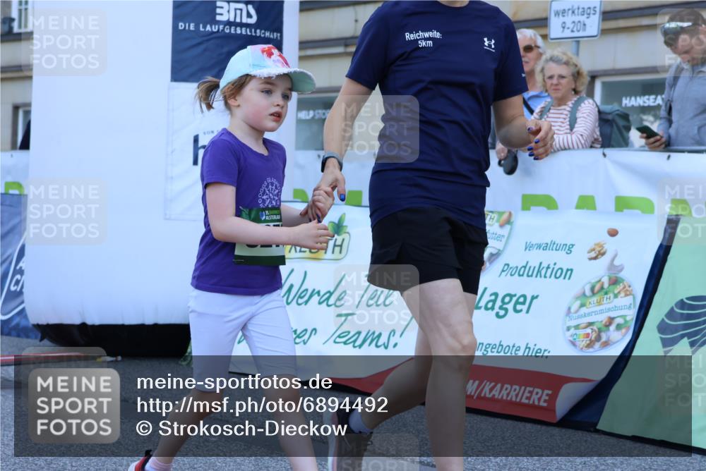 01.09.2024 - BARMER Alsterlauf Strokosch-Dieckow http://msf.ph/oto/6894492 01.09.2024 10:55:36 Ziel 8272 meine-sportfotos.de