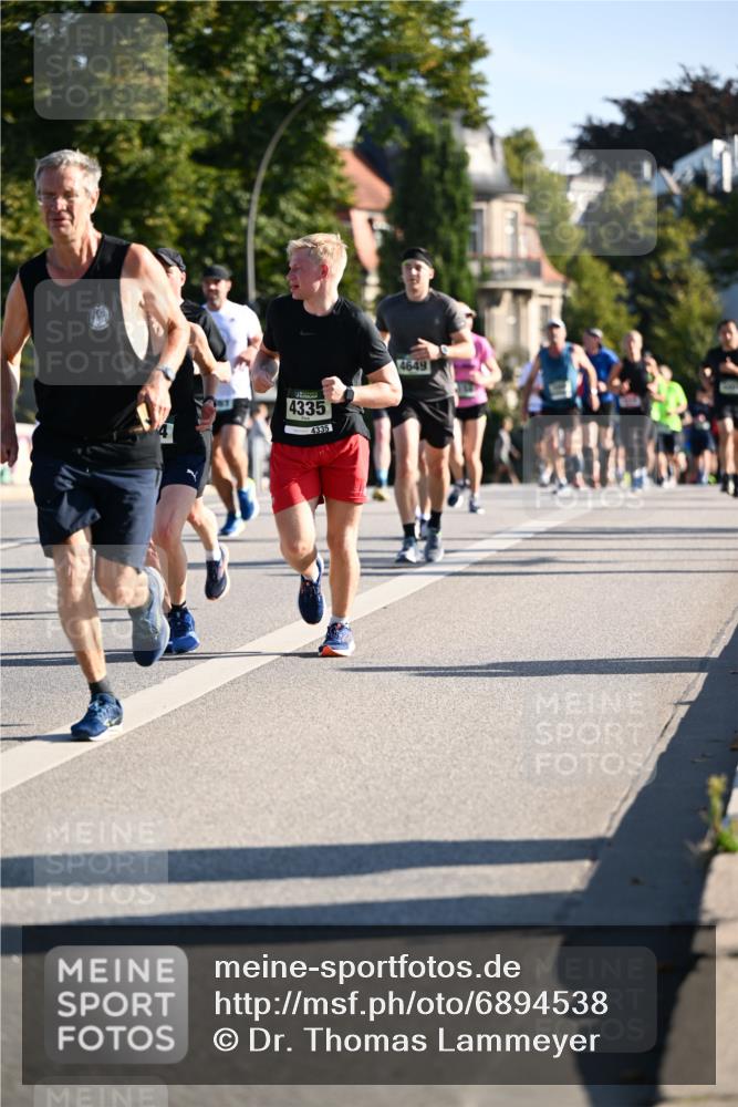01.09.2024 - BARMER Alsterlauf Dr. Thomas Lammeyer http://msf.ph/oto/6894538 01.09.2024 09:30:41 Laufen 4335, 4335, 4649 meine-sportfotos.de