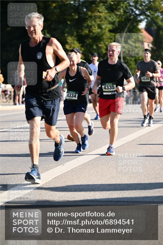 01.09.2024 - BARMER Alsterlauf Dr. Thomas Lammeyer http://msf.ph/oto/6894541 01.09.2024 09:30:42 Laufen 4334, 4335, 4335, 4649 meine-sportfotos.de