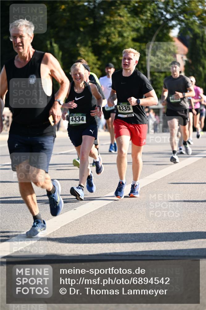 01.09.2024 - BARMER Alsterlauf Dr. Thomas Lammeyer http://msf.ph/oto/6894542 01.09.2024 09:30:42 Laufen 4334, 4335, 4335 meine-sportfotos.de